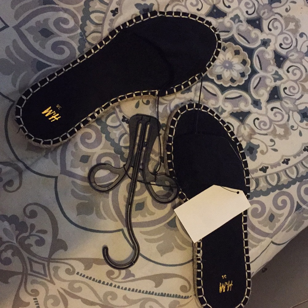 H&M sandals - Picture 3 of 4